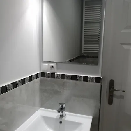 Jutrzenka Z Lazienka By Na Dni アパート